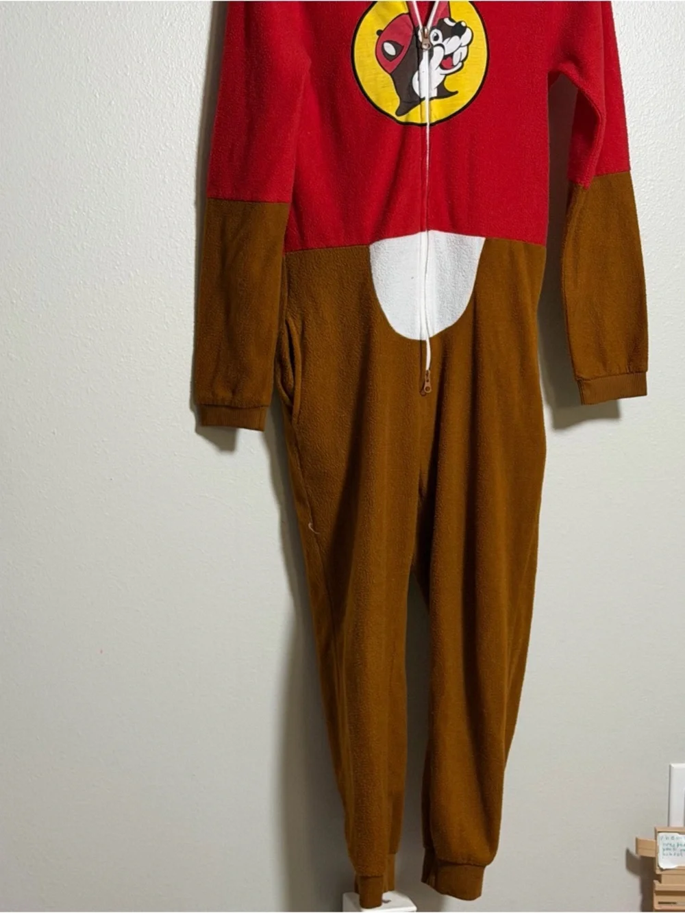 Buc-ee's Kids Unisex Red & Brown Fleece Onesie Logo Pajama size XS/S‎
